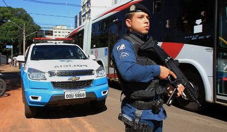 Left or right policiamento foto edemir rodrigues 768x425 730x425