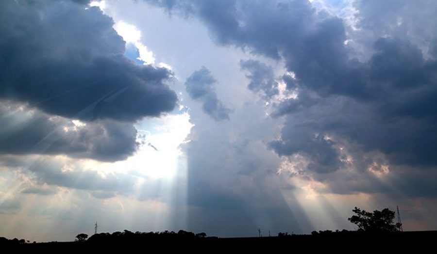 Center tempo sol entre nuvens foto edemir rodrigues 730x425