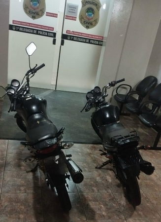 Left or right 008e5a6a 6ac0 4228 9514 cd4b0e3b3ee7