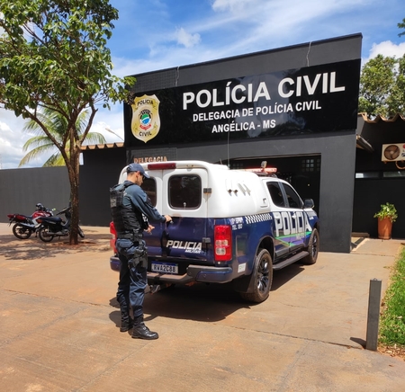 Left or right ab6bfdd6 d25b 4443 ba5f 296705b6befc