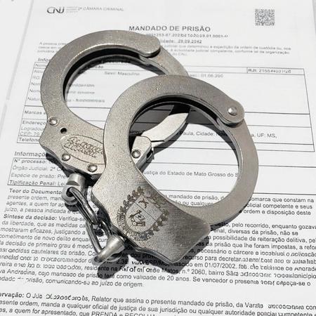 Left or right whatsapp image 2026 04 09 at 12.15.30