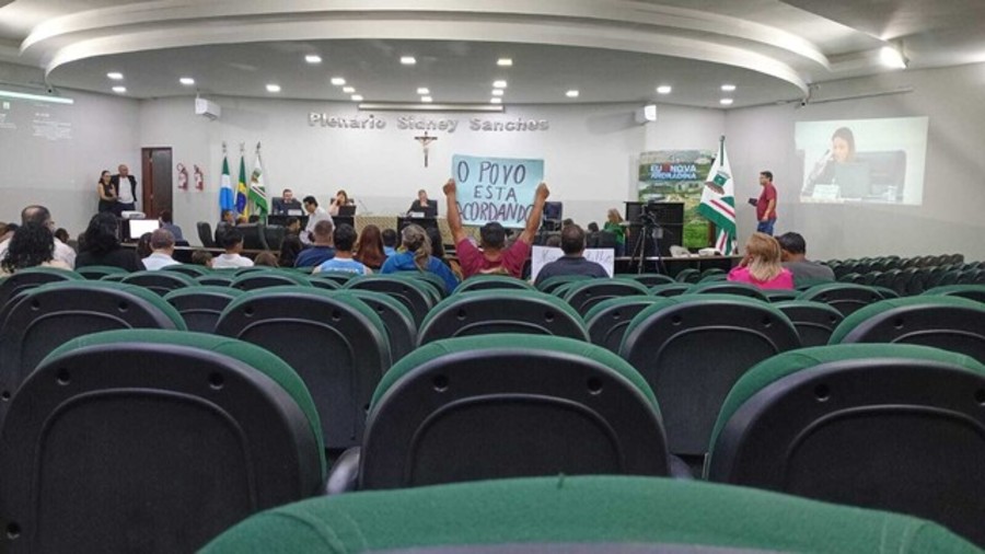 Center 1bs981ngklvpm